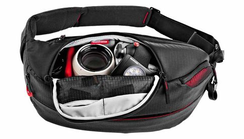 Die Sling-Tasche bietet Platz für eine komplette Fotoausrüstung.