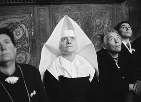 Besucher in der Sixtinischen Kapelle im Vatikan 1956 © Thomas Höpker und MAGNUM-Photos