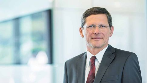 Prof. Dr. Michael Kaschke, Vorstandsvorsitzender der Carl Zeiss AG, konnte für das Geschäftsjahr 2016/17 Rekordergebnisse bekanntgeben.