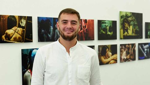 Sergey Melnitchenko wurde 2017 mit dem „Newcomer Award“ für Fotografen unter 25 Jahren ausgezeichnet.