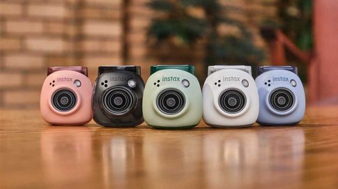 Kamera und passende Silikonhüllen sind in verschiedenen Farben erhältlich.