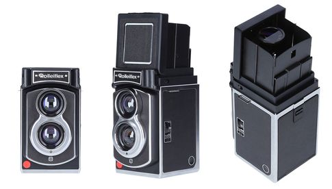 Wie das klassische Vorbild der Rolleiflex Sofortbildkamera nutzt sie einen Schachtsucher