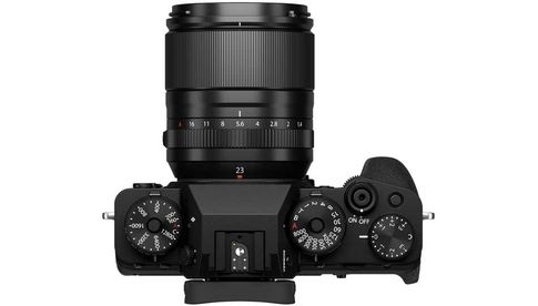 Das Fujifilm XF23mmF1.4 R LM WR wurde für Kameras mit APS-C-Sensor wie der hier abgebildeten Fujifilm X-T4 entwickelt.