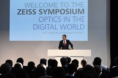 Beim ersten Zeiss Symposium im Juni 2016 standen die Einflüsse der Digitaltechnik auf Optik und Photonik im Vordergrund