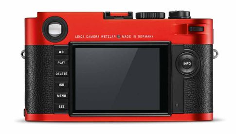 Die Leica M (Typ 262) „rot eloxiert“ verzichtet auf Live-Preview-Funktion auf ihrem LCD, das nur das Steuermenü anzeigt.
