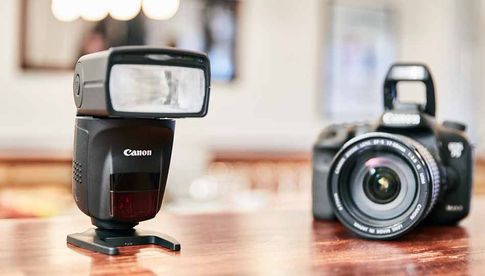 Canon Speedlite 470EX-AI: Beim indirekten Blitzen kann die Neuvorstellung den Zoomreflektor automatisch in die optionale Position drehen. (Foto: Jo Thorne)