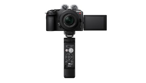 Die neue Nikon Z 30 bereit für den Vlogging-Einsatz.
