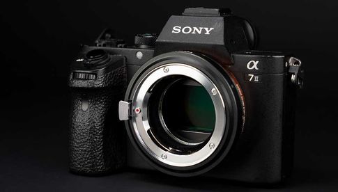 Der Adapter ist kompatibel zu allen aktuellen Sony-Alpha-Kameras.