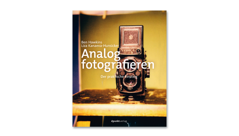 Ben Hawkins, Liza Kanaeva-Hunsicker: Analog fotografieren. dpunkt.verlag 2023, ISBN 978 3 86490 940 5