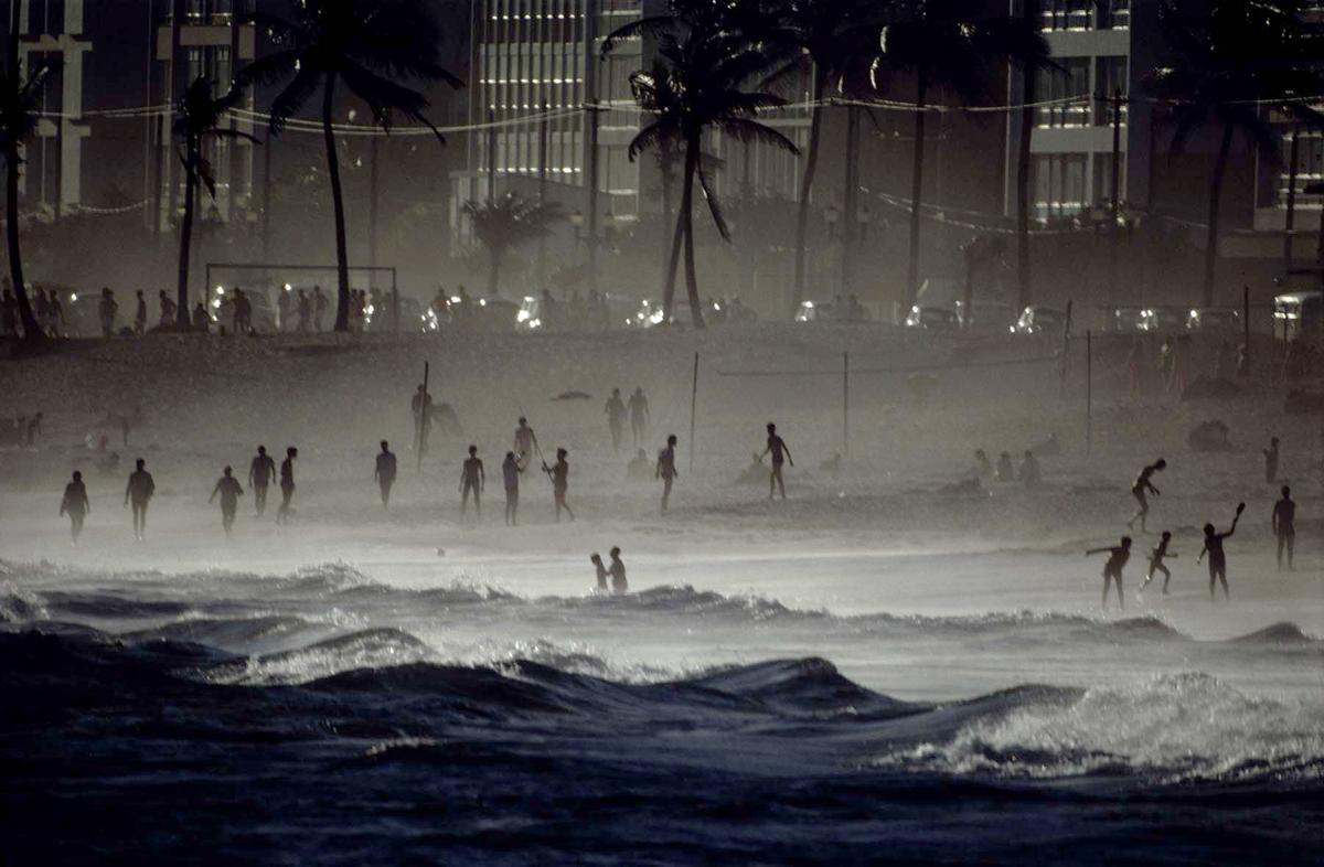 Thomas Hoepker: Copacabana, Rio, Brasilien, 1968, (c) Thomas Hoepker, Magnum-Photos, courtesy Buchkunst Berlin