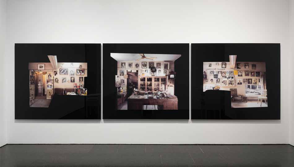 K21, Kunstsammlung Nordrhein-Westfalen: Akram Zaatari – Against Photography . Eine kommentierte Geschichte der Arab Image Foundation / Bild: Akram Zaatari: Objects Of Study Installation, 2017
