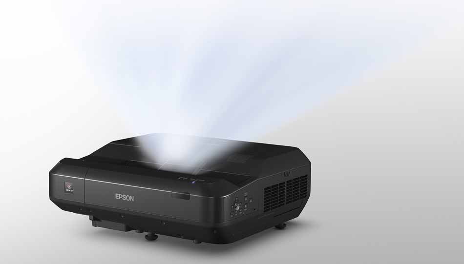 Epson EH-LS100: Kurzdistanzprojektor mit Laser-Beleuchtungssystem