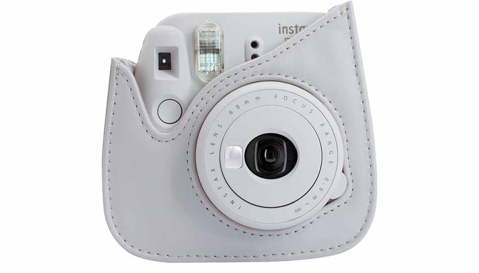 Für die Fujifilm instax SQUARE SQ10 bietet der Hersteller eine Echtledertasche in Weiß an.
