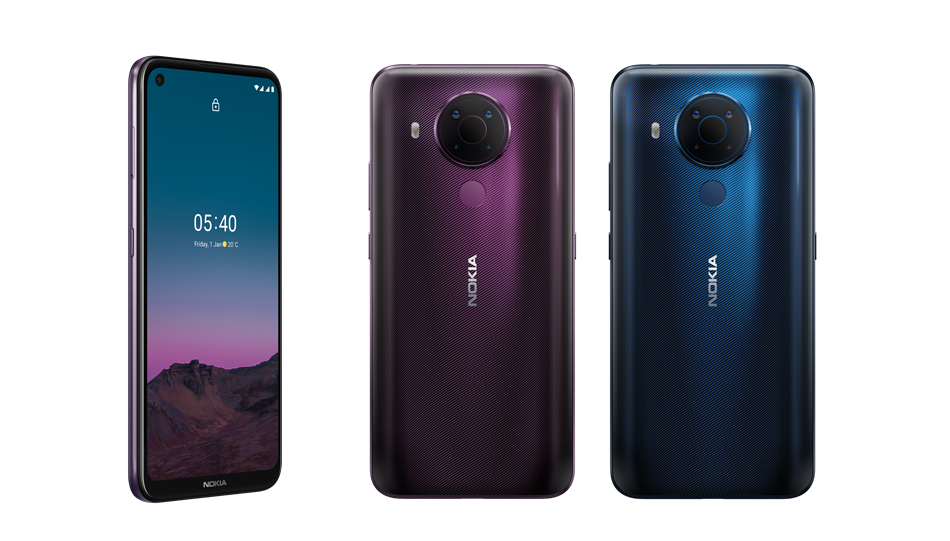 Das Nokia 5.4 in den Farben „Dusk“ (links und mitte) und „Polar Night“ (rechts)