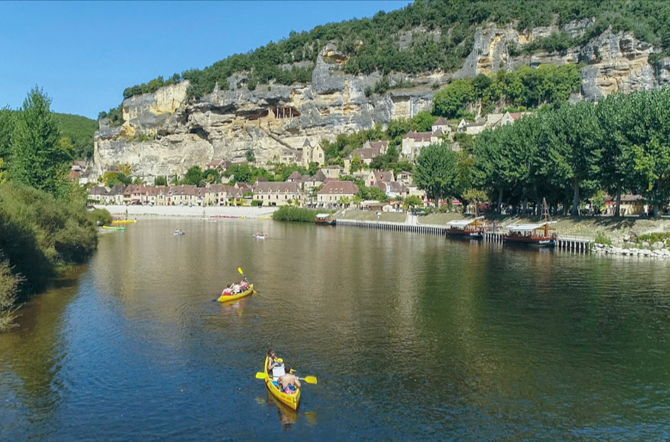 Das klare, angenehme Wasser der Dordogne lockt im Sommer jedes Jahr etliche Touristen an. © Elephant Doc