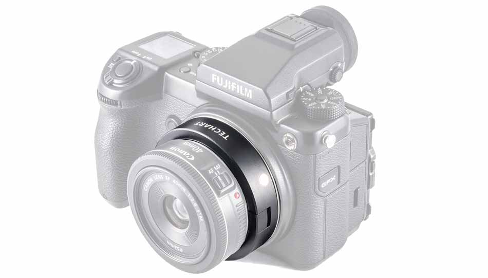 Mit dem Adapter von Techart kann man Canon-EF-Objektive an die Fujifilm-GFX-Mittelformatkamera anschließen. Die Autofokus- und Blendensteuerungsbefehle der Kamera werden zum Objektiv übertragen